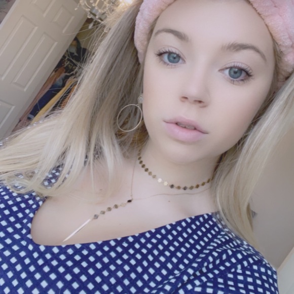 Meet your Posher, Courtney - Picture 1 of 5